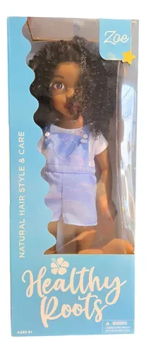 Muñeca con cabello rizado y ropa casual