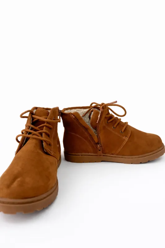Imagen de Botines casuales marrón acolchados de gamuza - Cat & Jack